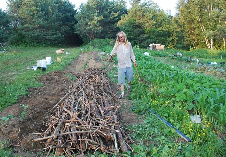 Hugelkultur Garden Bed